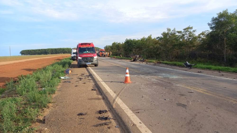 TRAGÉDIA - Doze pessoas morrem em acidente com ambulância; veja fotos - News Rondônia