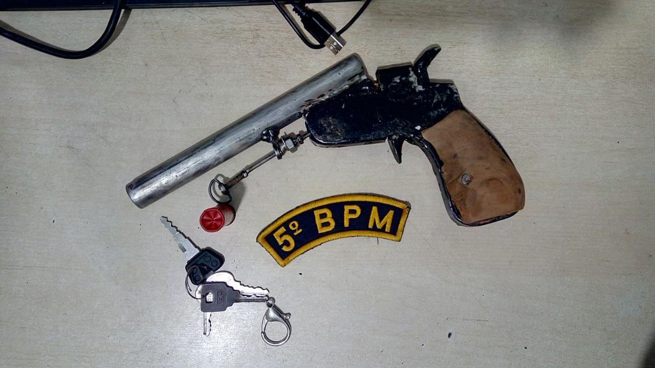 JURA? POLÍCIA MILITAR PRENDE BANDIDO E APREENDE MENOR APÓS ROUBO DE CELULAR - News Rondônia