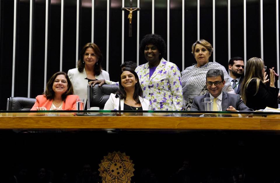 EM SESSÃO PRESIDIDA POR MARIANA CARVALHO, CÂMARA APROVA PROJETOS VOLTADOS PARA MULHERES - News Rondônia