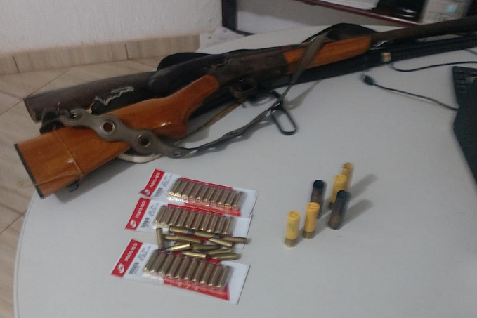 Foragido e comparsas são presos com armas, droga, munições e objetos roubados em distrito de Porto Velho - News Rondônia