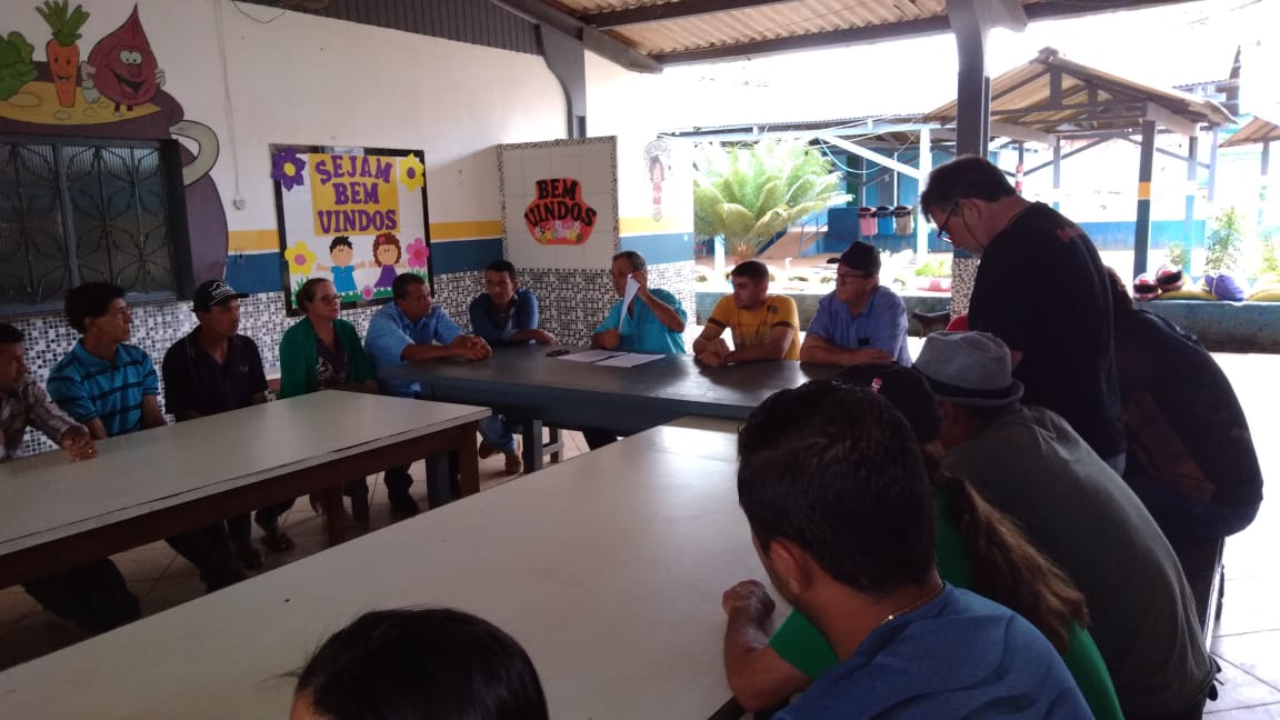 PAIS DE ALUNOS DA PONTA DA ABUNÃ DECIDEM FECHAR A BR 364 EM EXTREMA ATÉ A CHEGADA DO TRANSPORTE ESCOLAR RURAL - News Rondônia