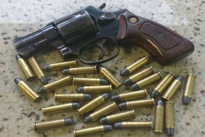 Homem é detido por porte ilegal de arma de fogo e munições em Cerejeiras - News Rondônia
