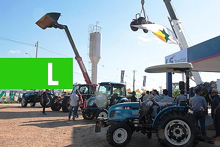 GOVERNO ENTREGA TRATORES E EQUIPAMENTOS PARA PREFEITURAS NA 7ª RONDÔNIA RURAL SHOW - News Rondônia