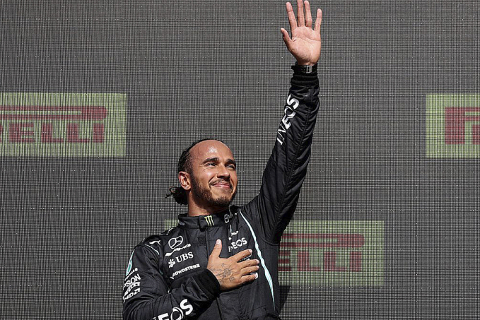 Hamilton é vítima de ofensas racistas nas redes após GP da Inglaterra - News Rondônia