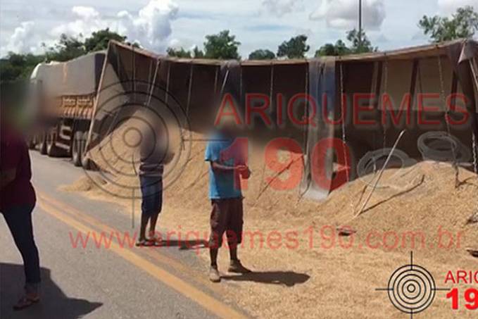 Grave colisão entre duas carretas fecha BR-364 - News Rondônia
