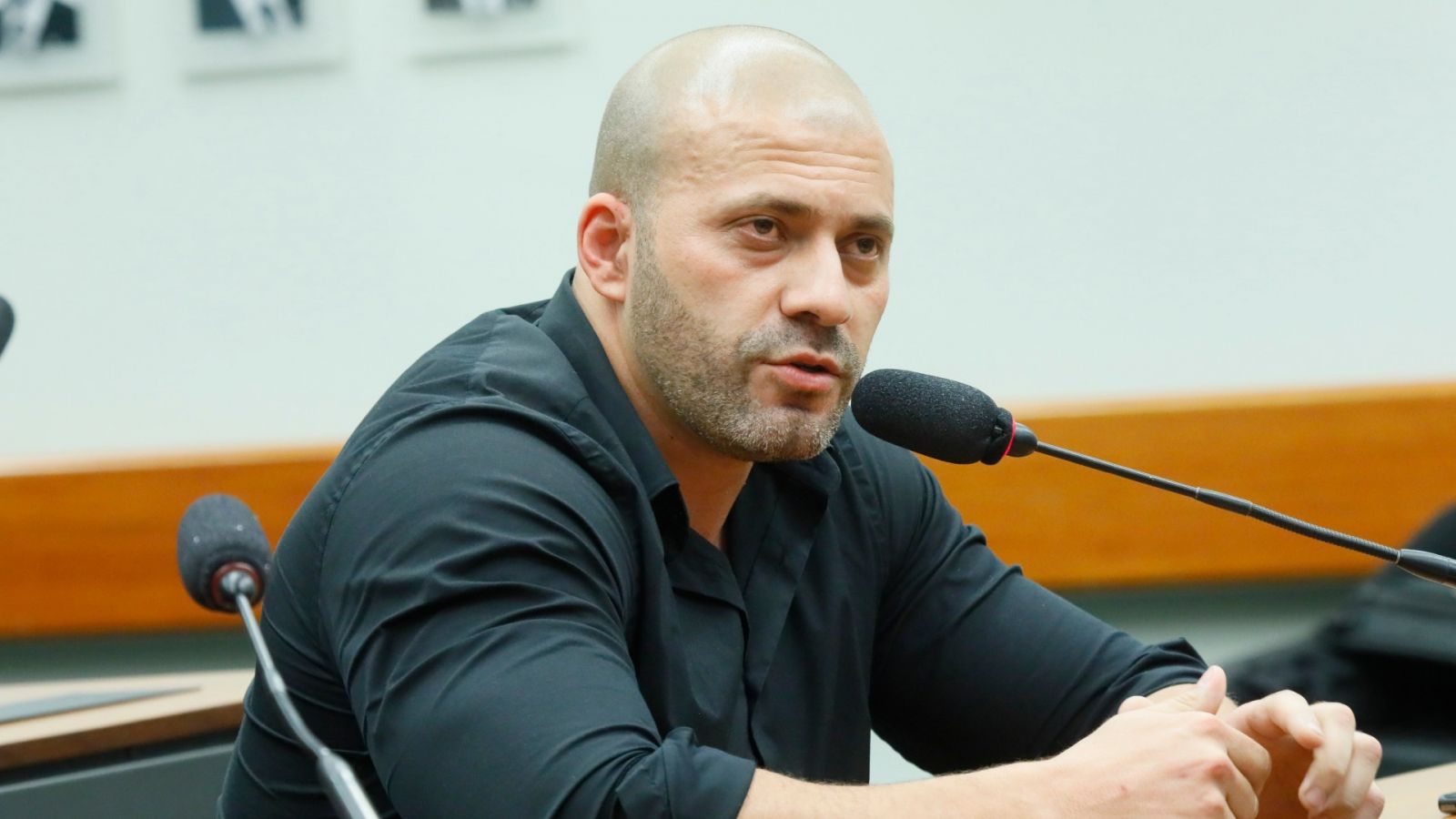 Moraes fixa fiança de R$ 100 mil a Daniel Silveira e autoriza inquérito sobre violação de tornozeleira - News Rondônia