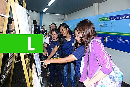 ALUNOS DA ESCOLA RIO BRANCO DE PORTO VELHO VISITAM A EXPOSIÇÃO DOS 45 ANOS DE ATUAÇÃO DA JUSTIÇA DO TRABALHO - News Rondônia