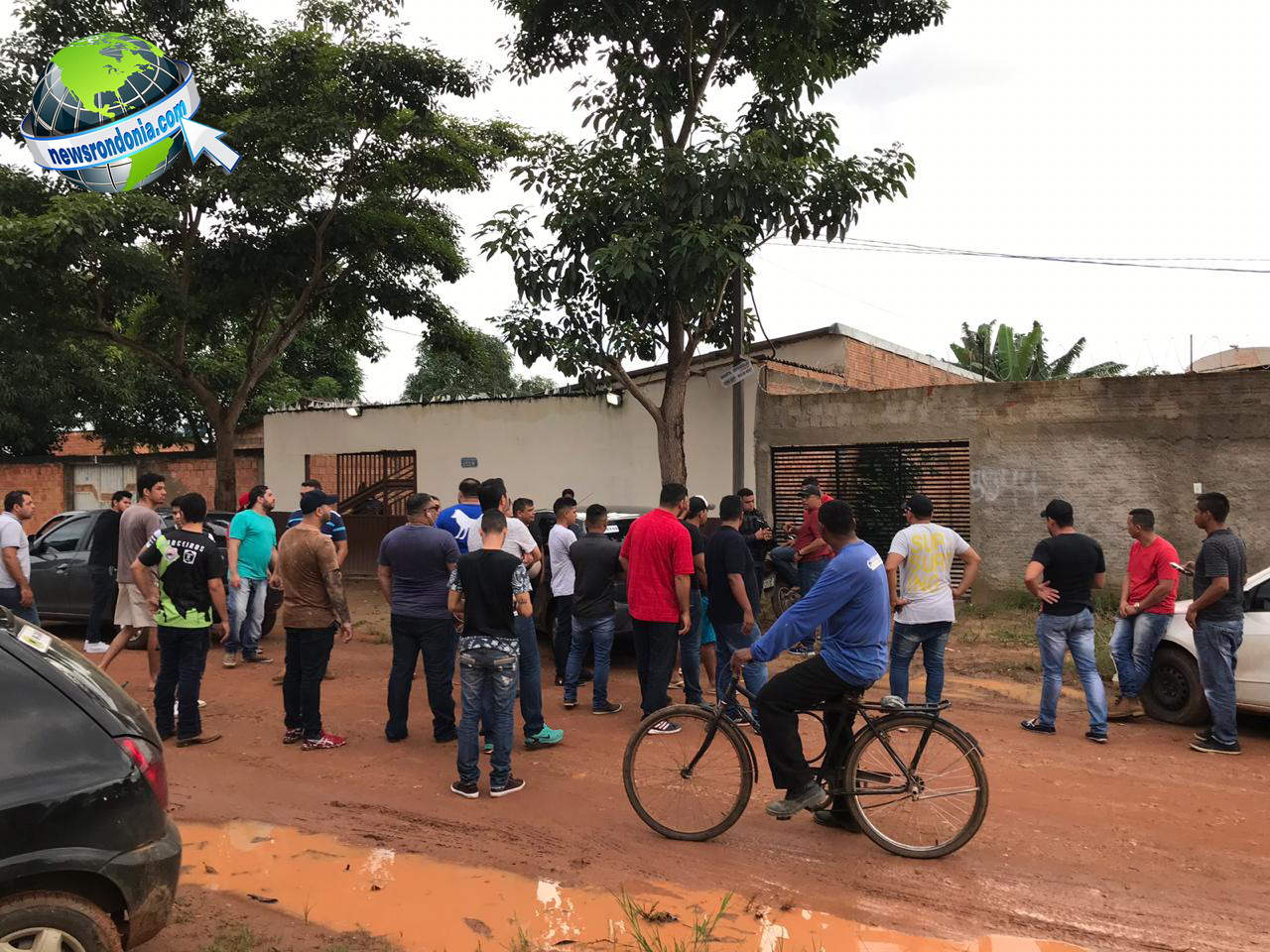 MOTORISTAS DE APLICATIVO SE UNEM, MAS SUSPEITO CONSEGUE FUGIR APÓS ROUBO DE CELULARES EM FRENTE À FIMCA - News Rondônia