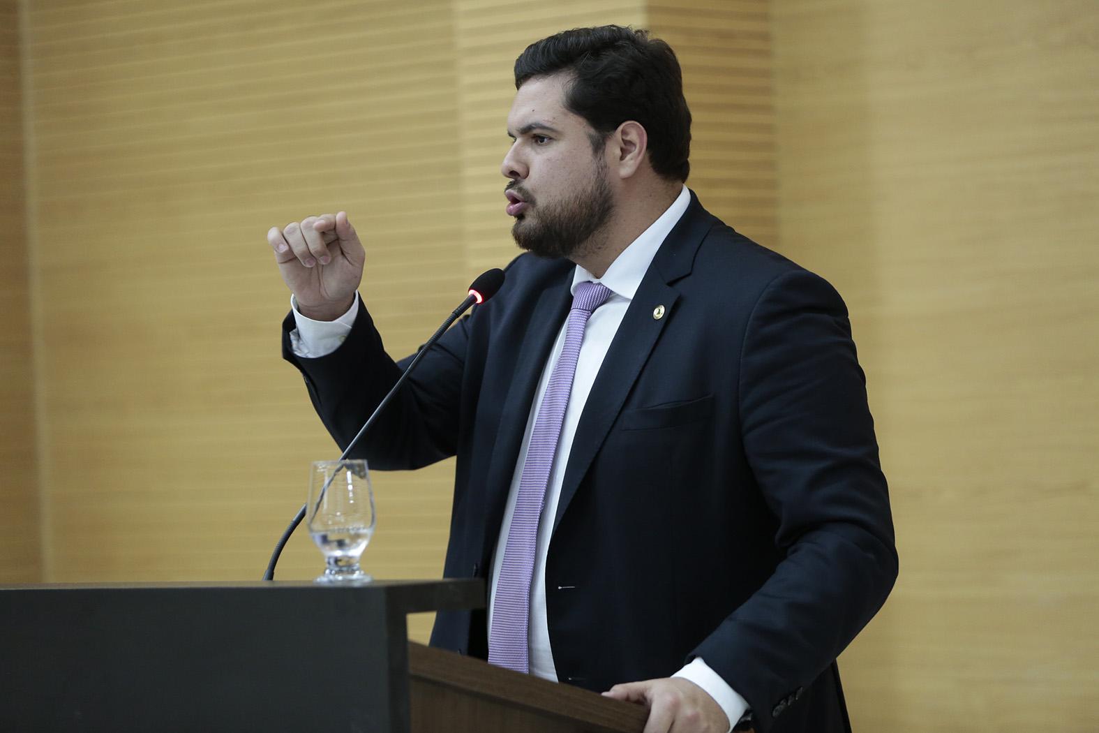 JEAN DENUNCIA QUE ASSESSORES DO GOVERNO ESTARIAM FAZENDO NEGOCIATA COM A ENERGISA ÀS ESCURAS - News Rondônia