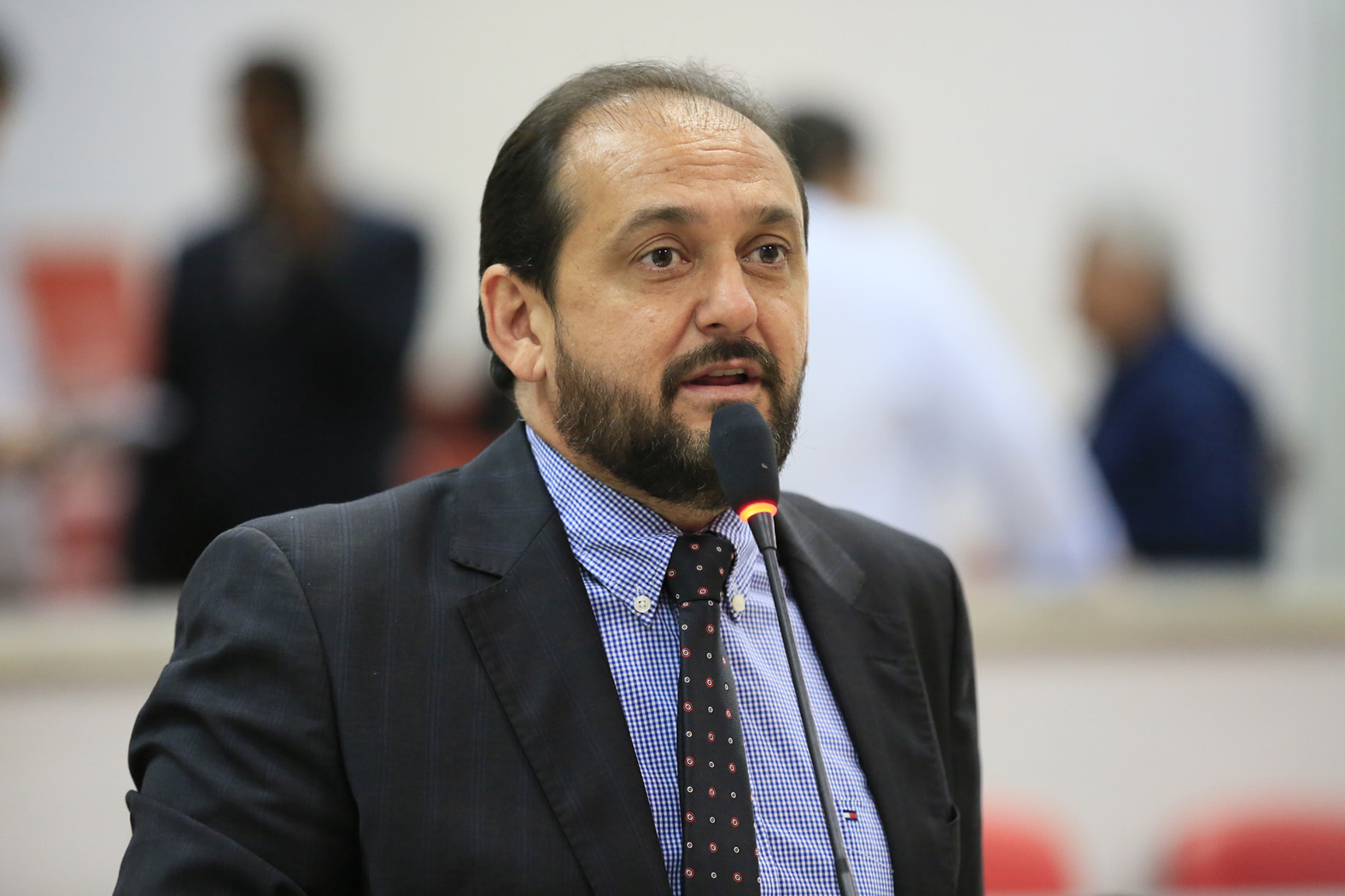JEAN DENUNCIA QUE ASSESSORES DO GOVERNO ESTARIAM FAZENDO NEGOCIATA COM A ENERGISA ÀS ESCURAS - News Rondônia
