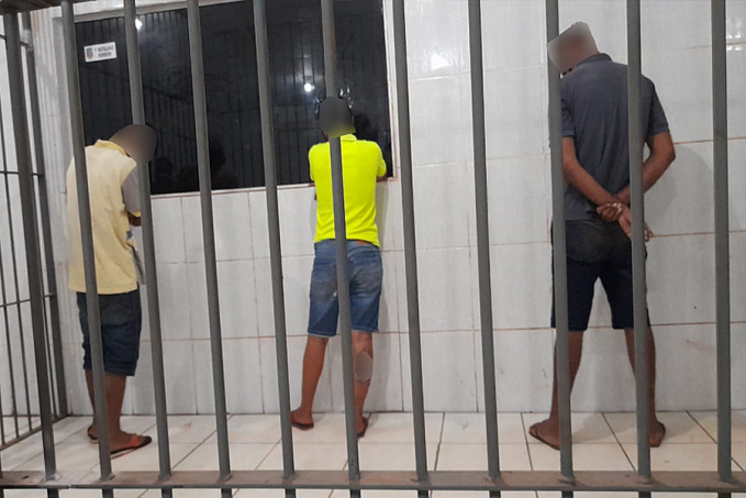 NO TEIXEIRÃO: Trio é flagrado com maconha e dinheiro na zona leste - News Rondônia
