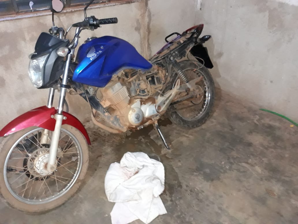 NA LESTE: POLÍCIA DESCOBRE MOCÓ E APREENDE PEÇAS E MOTOCICLETAS ROUBADAS - FOTOS - News Rondônia