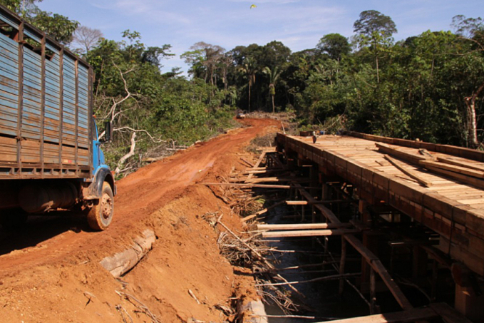 Vandalismo: ponte tem estrutura danificada na região rural de Nova Mamoré; acesso fica localizado na 'Estrada Parque' - News Rondônia