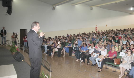 PREFEITO HILDON CHAVES HOMENAGEIA ESCOLAS QUE SUPERARAM MÉDIA DO IDEB - News Rondônia