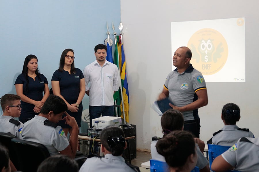 SICOOB VALE DO JAMARI LEVA EDUCAÇÃO FINANCEIRA À ADOLESCENTE DA GUARDA MIRIM DE BURITIS - News Rondônia