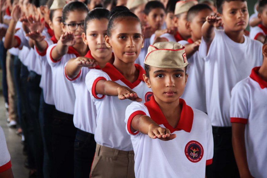 GOVERNADOR ASSINA DECRETO QUE GARANTE MILITARIZAÇÃO DE ESCOLA EM JI-PARANÁ - News Rondônia