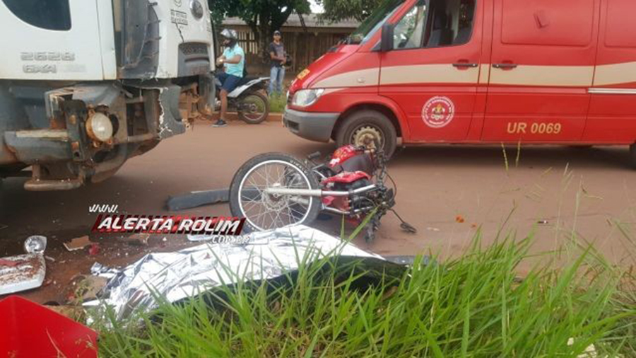 ROLIM DE MOURA - MOTOCICLISTA SE ENVOLVE EM GRAVE ACIDENTE AO COLIDIR FRONTALMENTE CONTRA CAMINHÃO - News Rondônia