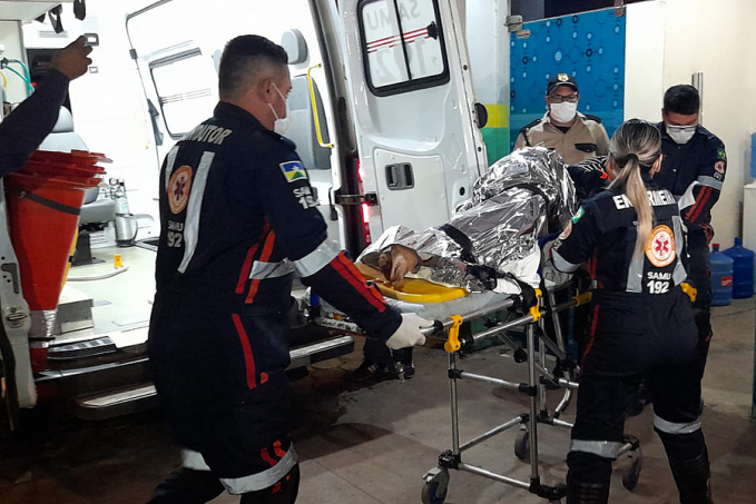 ATUALIZADA: Mulher tem faca cravada nas costas por ex-marido na zona leste de Porto Velho - News Rondônia