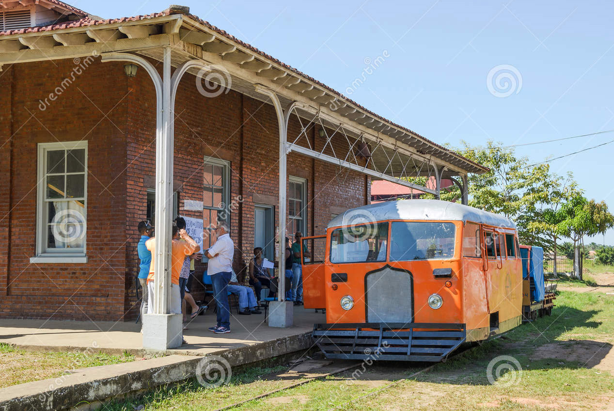 TURISTAS LAMENTAM SUPOSTO DESMONTE DO COMPLEXO FERROVIÁRIO E QUEREM REATIVAÇÃO DA FERROVIA ATÉ GUAJARÁ - News Rondônia