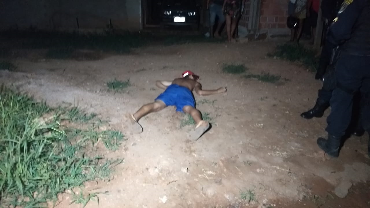 IDENTIFICADO: DUPLA MATA ADOLESCENTE NA FRENTE DA FAMÍLIA NA ZONA LESTE DA CAPITAL - FOTOS - News Rondônia
