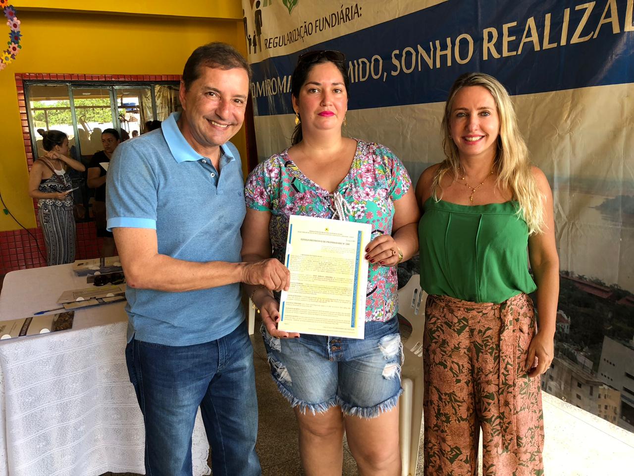PREFEITO DE PORTO VELHO ENTREGA TÍTULOS AOS MORADORES DO ASSENTAMENTO TEIXEIRÃO - News Rondônia