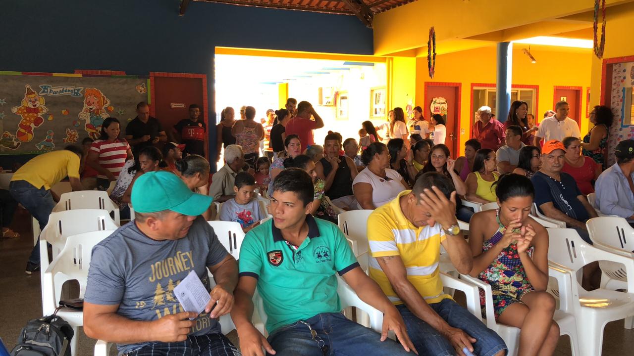 PREFEITO DE PORTO VELHO ENTREGA TÍTULOS AOS MORADORES DO ASSENTAMENTO TEIXEIRÃO - News Rondônia