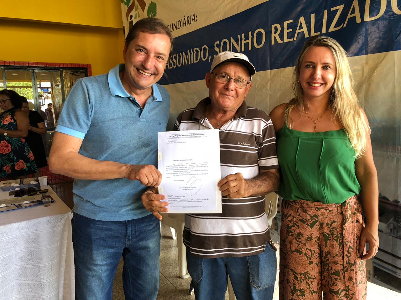 PREFEITO DE PORTO VELHO ENTREGA TÍTULOS AOS MORADORES DO ASSENTAMENTO TEIXEIRÃO - News Rondônia