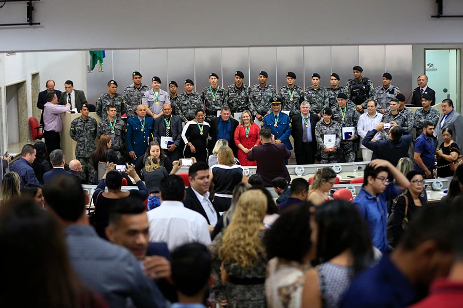 SESSÃO SOLENE NA ALE PARA ENTREGA DE VOTOS DE LOUVOR E MEDALHAS DE MÉRITO LEGISLATIVO - News Rondônia