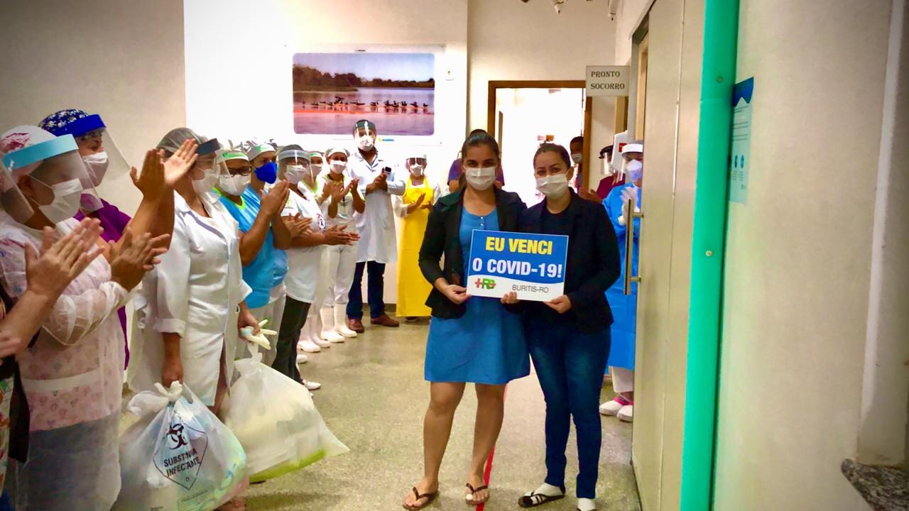 PACIENTES VENCEM A COVID-19 E RECEBEM ALTA DO HOSPITAL REGIONAL DE BURITIS - News Rondônia