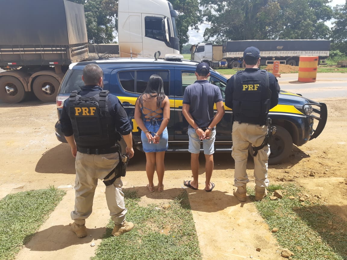 EM ARIQUEMES, PRF PRENDE CASAL COM ARMA DE FOGO ILEGAL - News Rondônia