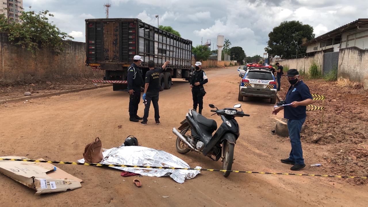 ATUALIZADA: Jovem motociclista morre após ser esmagada por caminhão boiadeiro em Porto Velho - News Rondônia