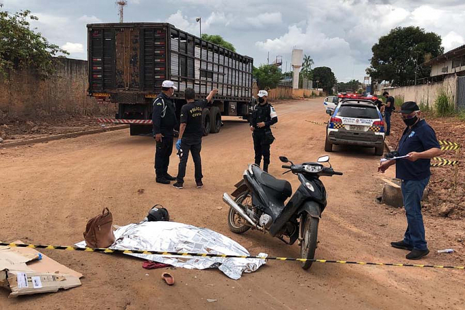 ATUALIZADA: Jovem motociclista morre após ser esmagada por caminhão boiadeiro em Porto Velho - News Rondônia