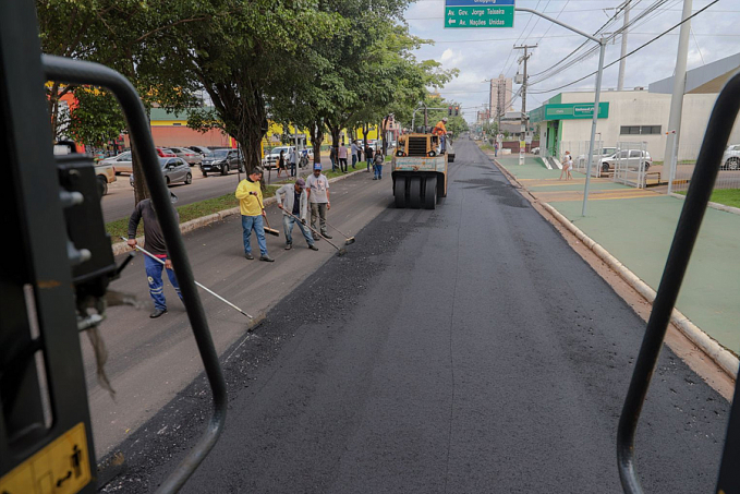Hildon Chaves inspeciona obras de recapeamento na avenida Prefeito Chiquilito Erse - News Rondônia