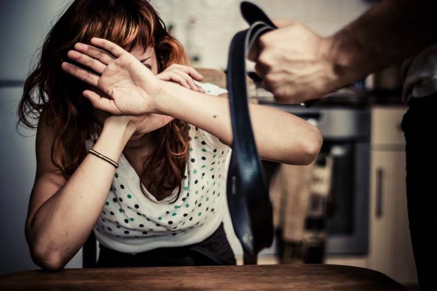 Em Cerejeiras, homem de 29 anos que não aceita separação pula muro para agredir a ex-esposa - News Rondônia