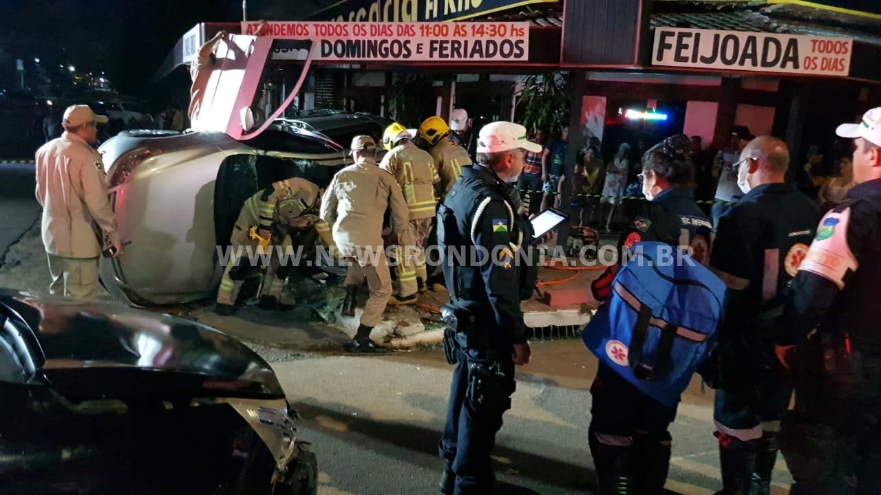 ATUALIZADA: MOTORISTA AVANÇA PREFERENCIAL E CAPOTA AO SER ATINGIDO POR CARRO - News Rondônia