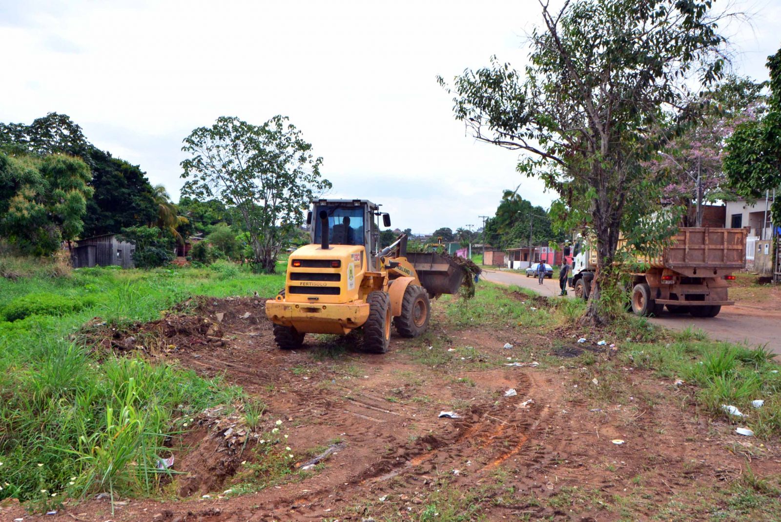 SEMUSB REALIZA LIMPEZA MECANIZADA DO CANAL SANTA BÁRBARA - News Rondônia