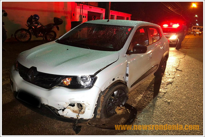 Motoboy fica com fratura exposta após colisão com carro; Ele perdeu o controle após se distrair ao telefone - News Rondônia