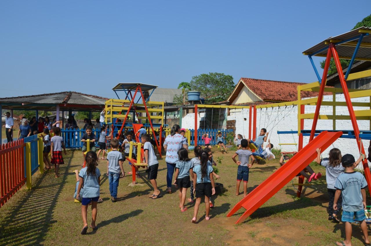 PREFEITURA ENTREGA PARQUINHO E CONDICIONADORES DE AR NA ESCOLA JORGE TEIXEIRA E CMEI BALÃO MÁGICO - News Rondônia