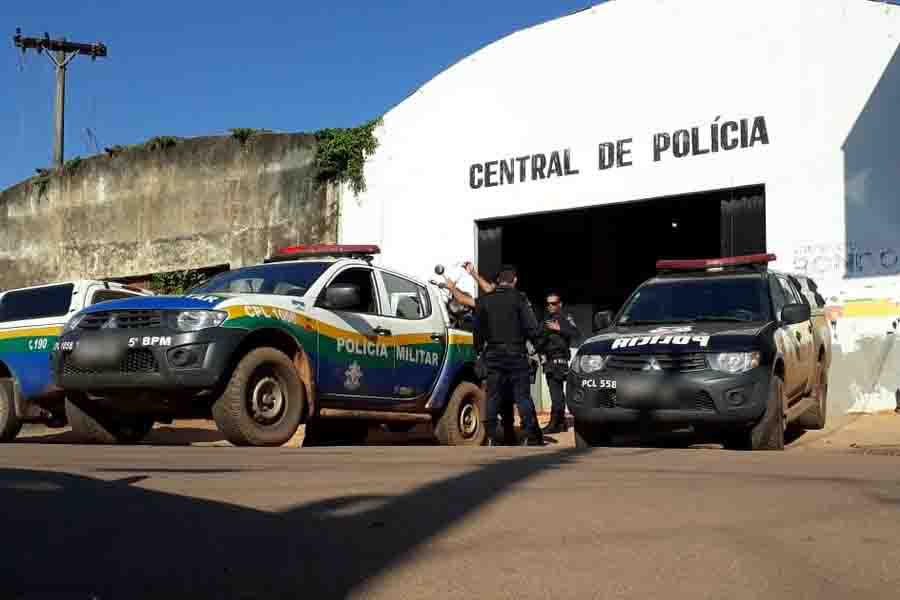 APANHOU - Suspeito pego furtando loja desativada é espancado pela população no centro - News Rondônia