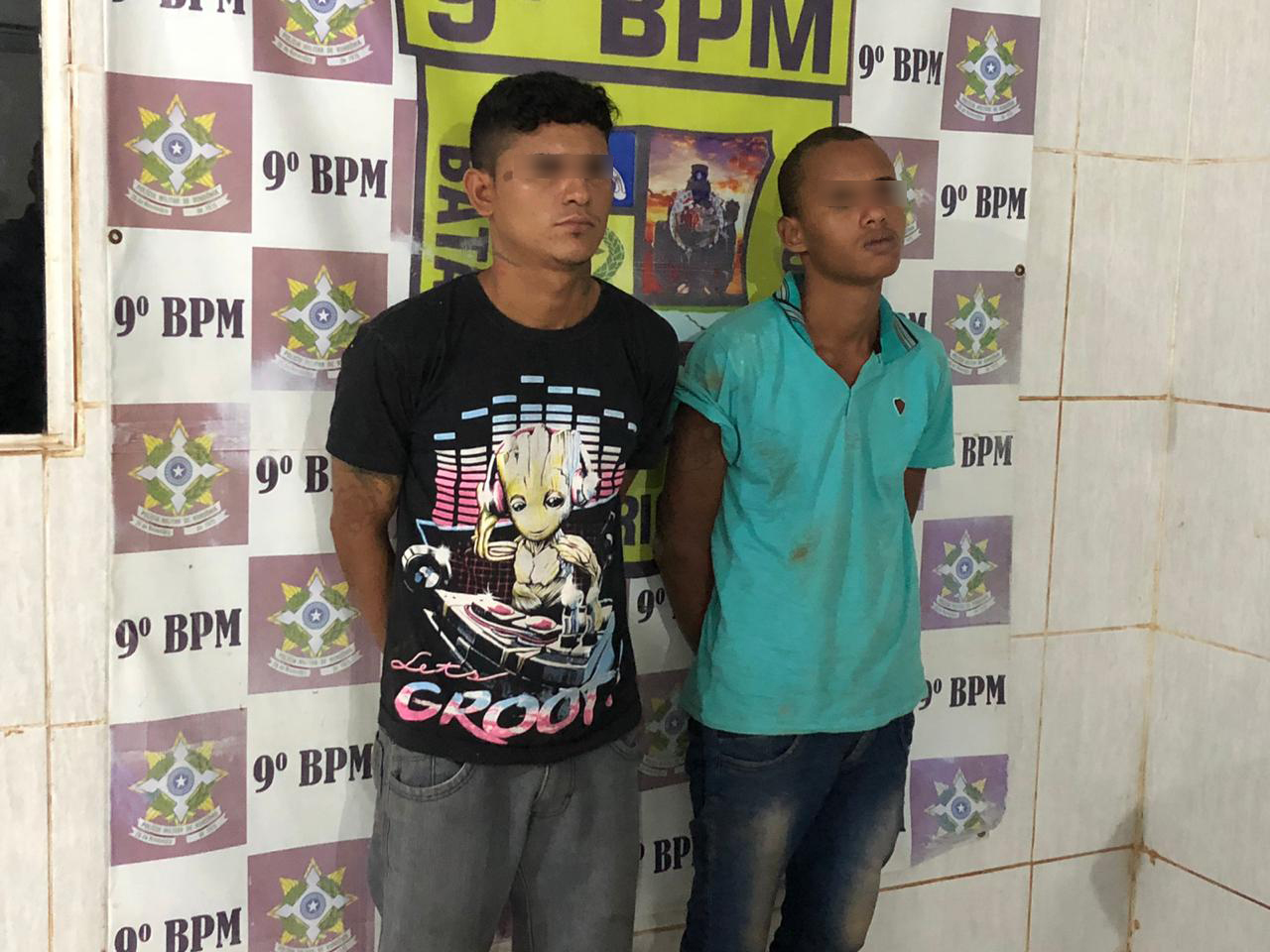 Polícia evita assaltos e prende dupla com Moto roubada e pistola de brinquedo - News Rondônia