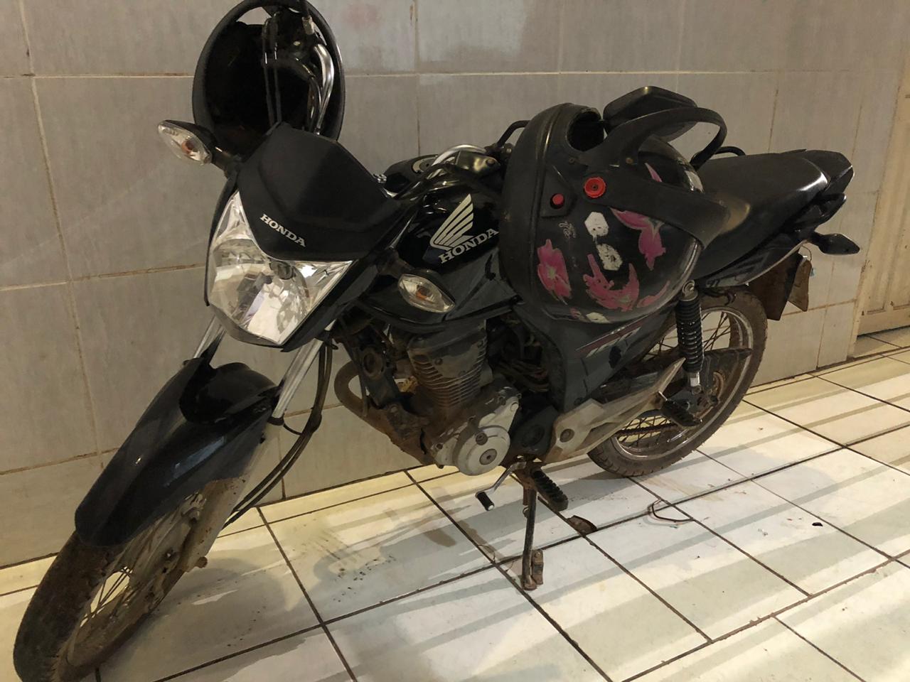 Polícia evita assaltos e prende dupla com Moto roubada e pistola de brinquedo - News Rondônia