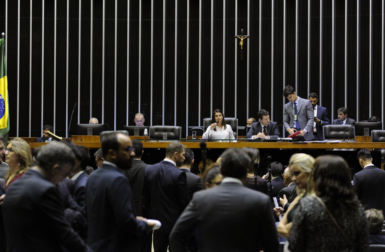 APROVADO PROJETO DE MARIANA CARVALHO QUE OBRIGA AGRESSOR A RESSARCIR SUS POR TRATAR VÍTIMA DE VIOLÊNCIA - News Rondônia
