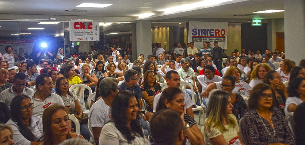 CACOAL: PIMENTA DE RONDÔNIA É OVACIONADO EM CONGRESSO DO SINTERO - News Rondônia