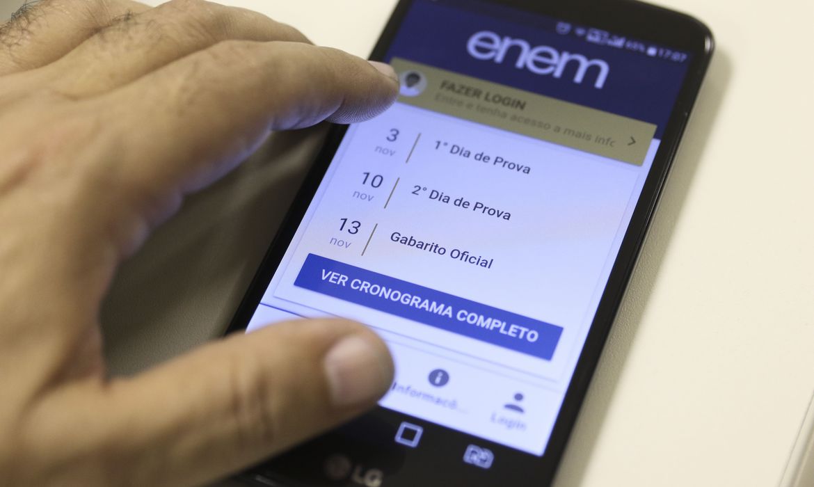 Estudantes do Enem lidam com internet precária e estudos pelo celular - News Rondônia