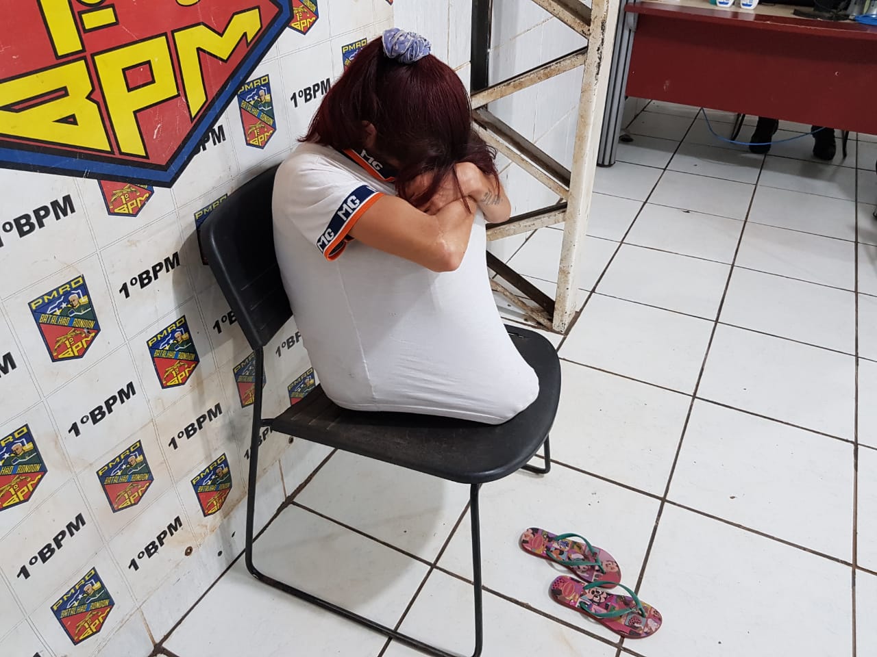MULHER É PRESA APÓS SE PASSAR POR CRIANÇA E FAZER ARRASTÃO EM MERCADOS - News Rondônia