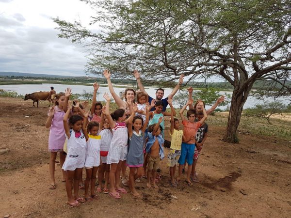 ELES TRANSFORMAM TECIDOS USADOS EM ROUPAS PARA CRIANÇAS CARENTES - News Rondônia