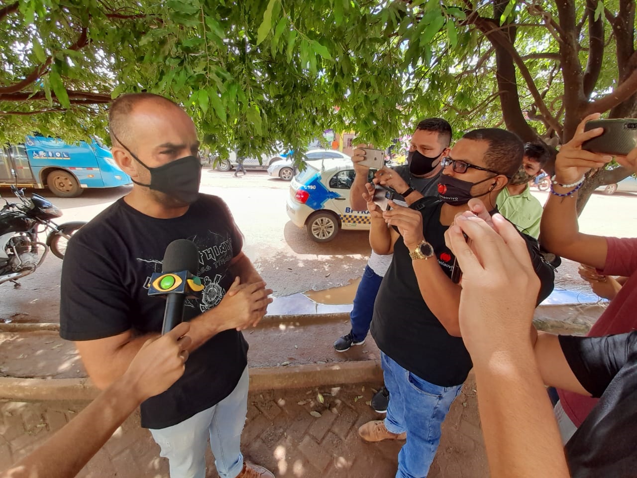 UM MILHÃO - Foto mostra o explosivo que estava enrolado no corpo da gerente do Banco do Brasil - News Rondônia