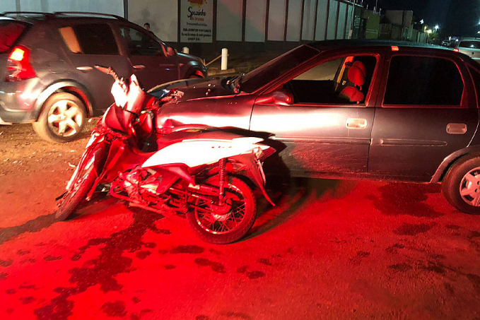 Motociclista fica gravemente ferida após colidir contra carro que avançou preferencial - News Rondônia