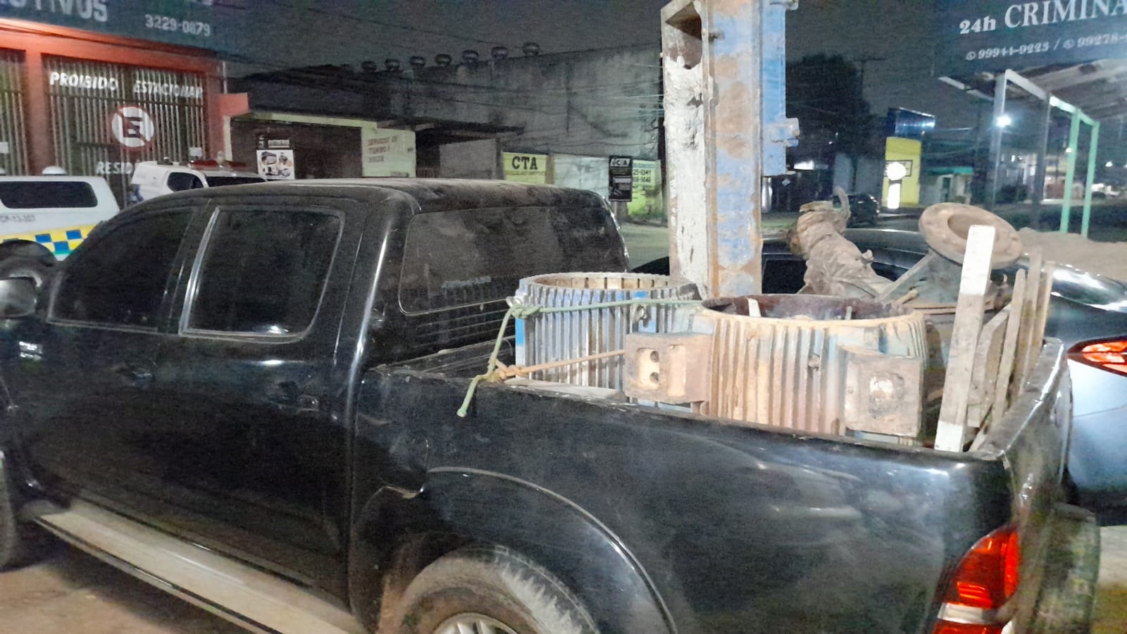 EM CANA: Polícia recebe denúncia e prende trio furtando peças da Caerd em Hilux - News Rondônia