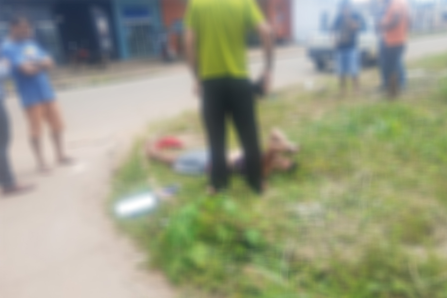 FALHA TÉCNICA: Arma de bandido quase desmonta durante assalto e suspeito apanha da população na leste - News Rondônia